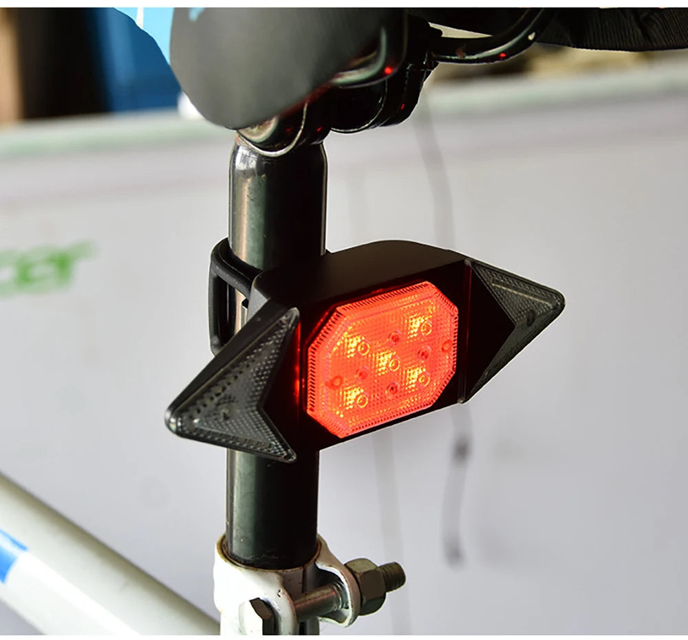 Clignotant pour vélo sans fil Tilty avec feu stop allumé