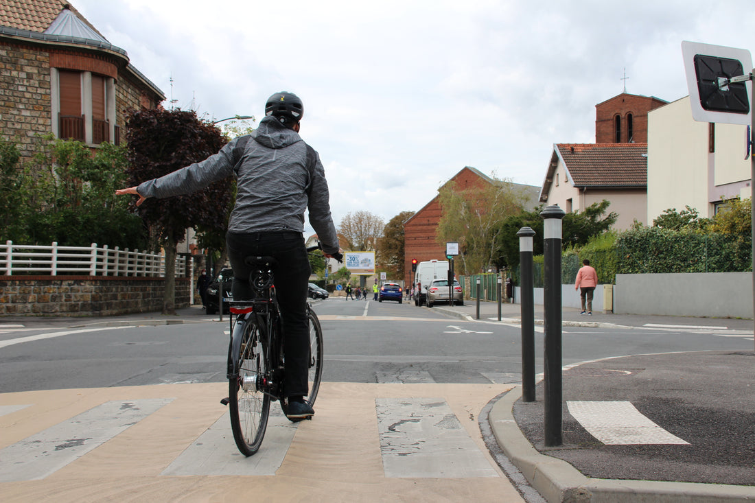 5 techniques pour tourner en toute sécurité à vélo