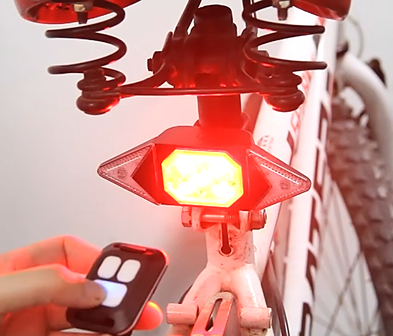 Clignotant pour vélo sans fil Tilty feu STOP allumé