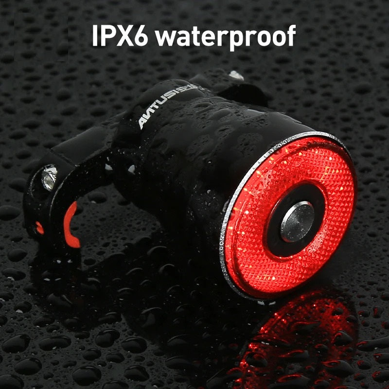 LE FEU ARRIERE VELO AVEC DETECTEUR DE FREINAGE BRAKEY EST WATERPROOF